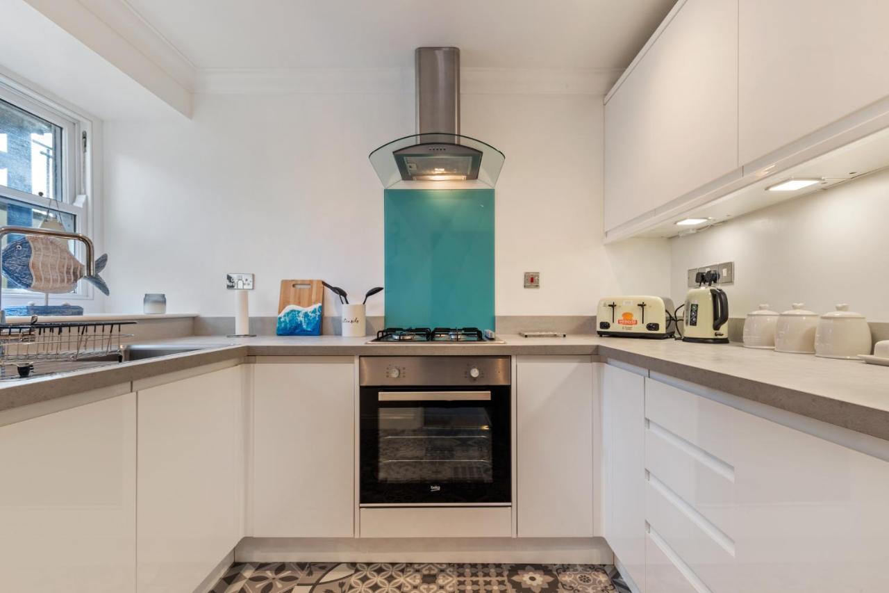 3 South Beach Court - Cosy Seafront Apartment Tenby Esterno foto