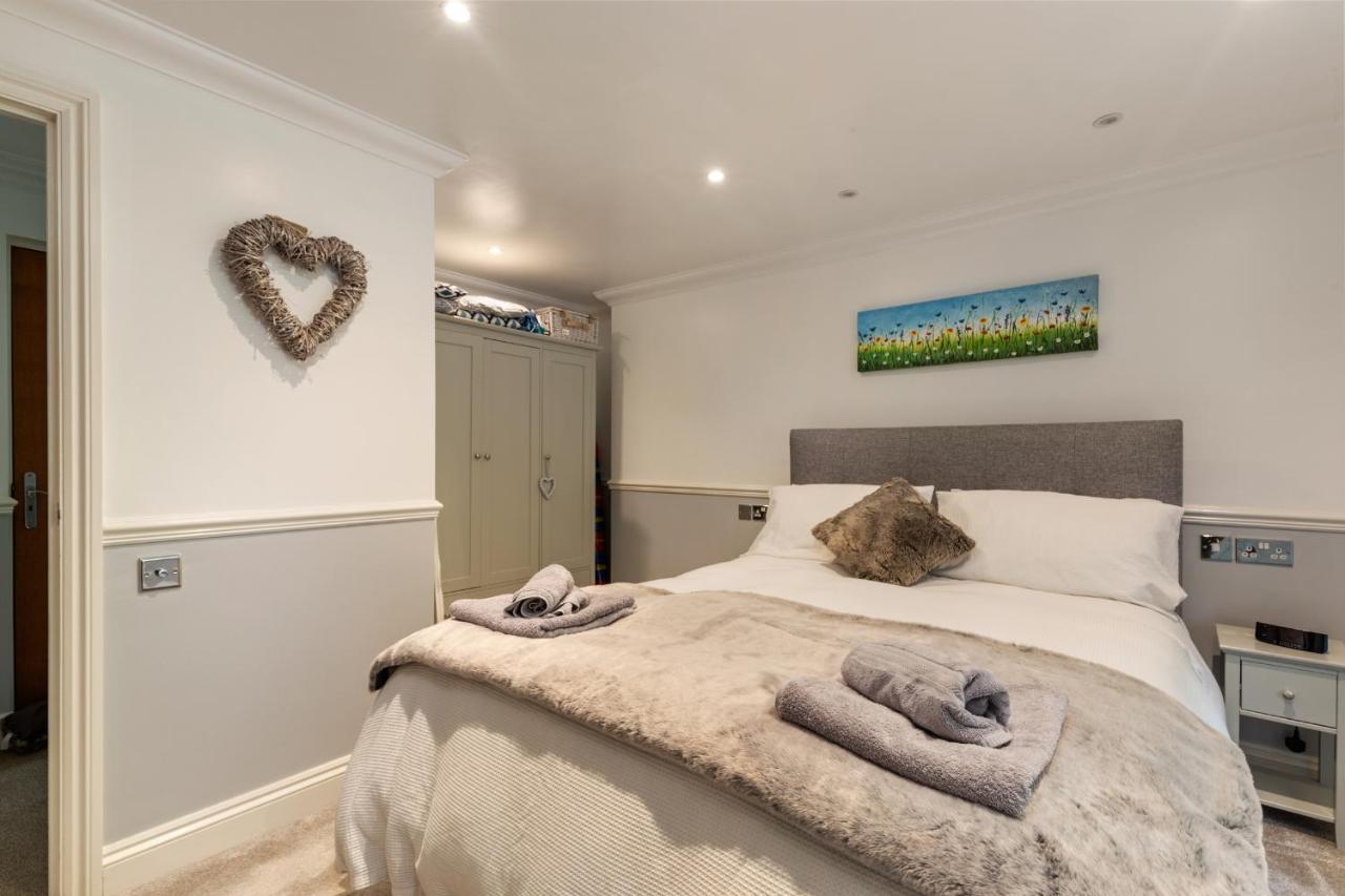 3 South Beach Court - Cosy Seafront Apartment Tenby Esterno foto