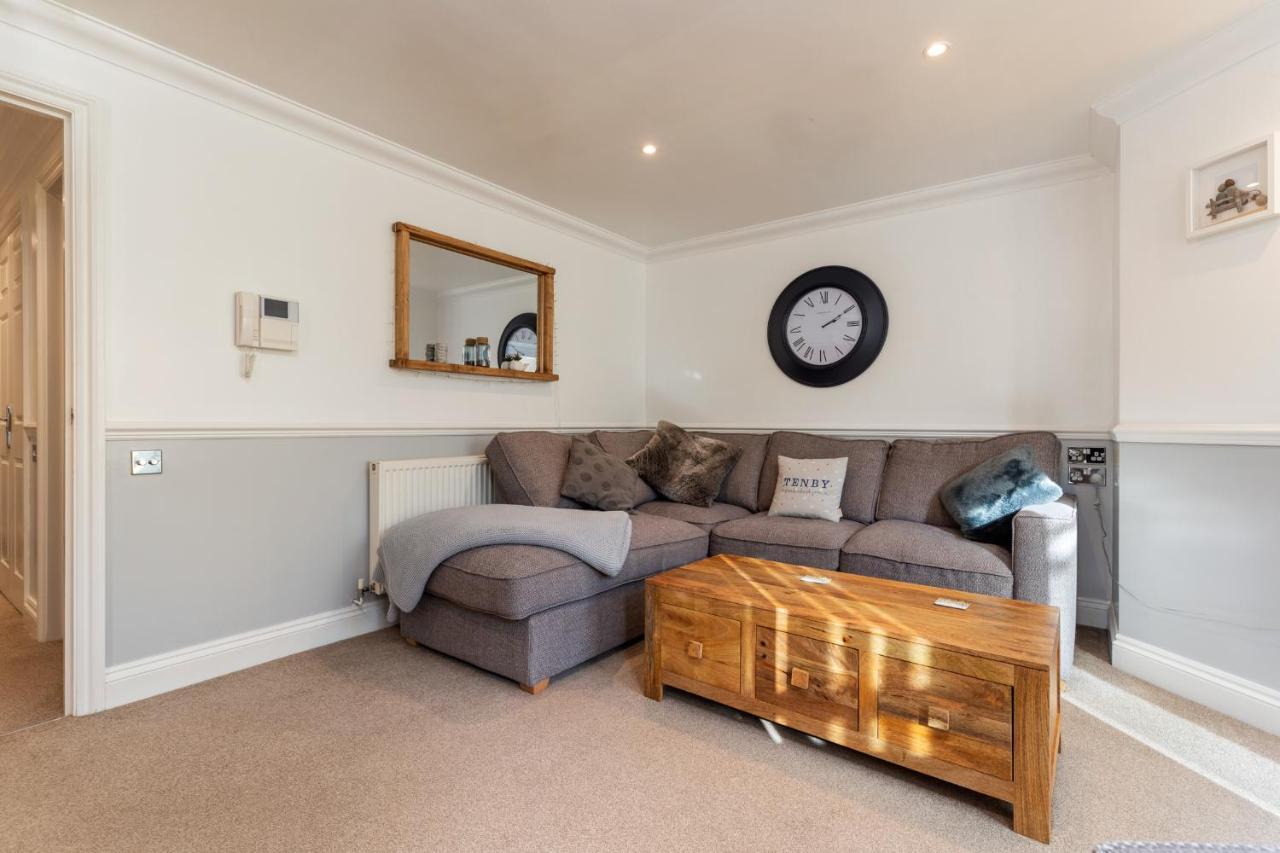 3 South Beach Court - Cosy Seafront Apartment Tenby Esterno foto
