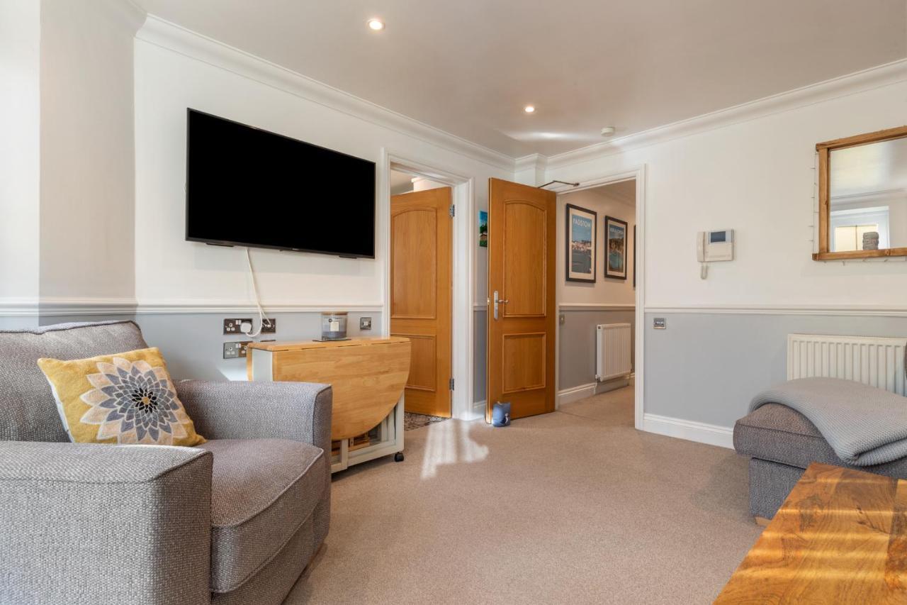 3 South Beach Court - Cosy Seafront Apartment Tenby Esterno foto
